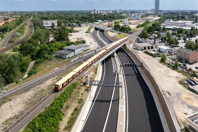 A100 16. Bauabschnitt mit S-Bahn-Trasse in Berlin, Luftbild