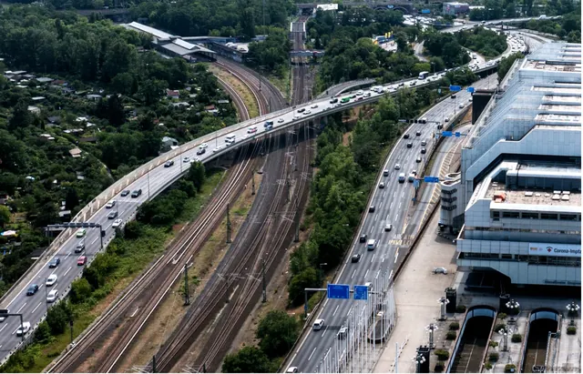 Ringbahnbrücke am Autobahndreieck Funkturm in Berlin
